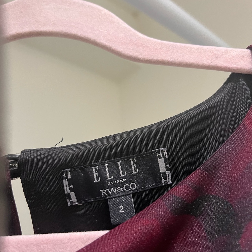 RW&CO. Spécial Édition ELLE Wine and Black Rose-Print High-Low Fit & Flare Dress - Picture 2 of 16